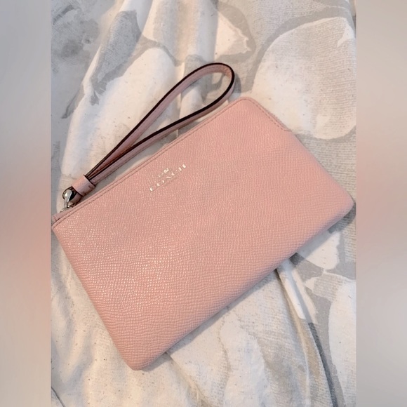 Handbags - Coach Corner-Zip Wristlet